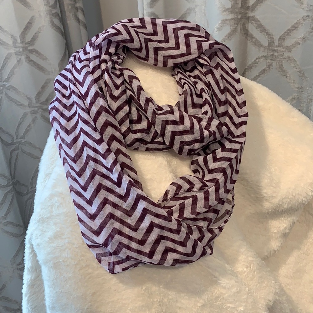 EUC: Plum/White Infinity Scarf